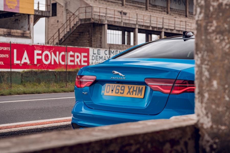 Детали экстерьера Jaguar XE R-Dynamic Reims Edition 2020 года  (UK) (фото 38 из 84)